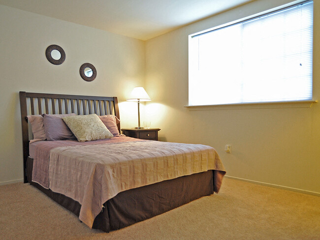 Bedroom - LakePointe Apartments