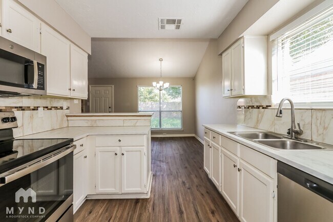 Building Photo - 15831 Pryor Dr