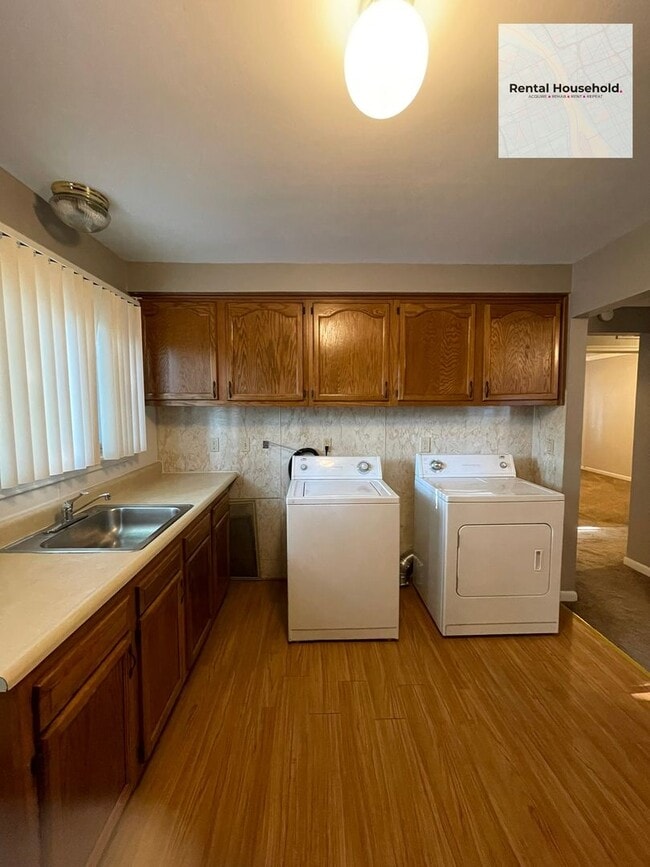 Building Photo - Adorable 3 Bedroom Ranch-Dearborn Heights!!!
