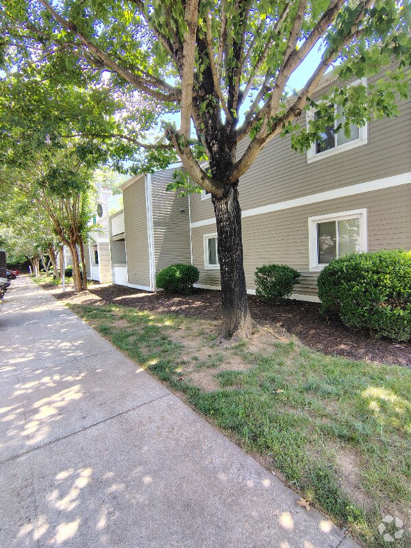 Building Photo - 600 Reusens Rd