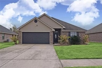Building Photo - 2441 Hebert Dr