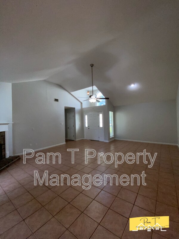 Foto del edificio - 16 Teal Lake Dr