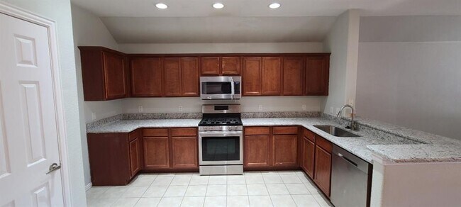 Building Photo - 8412 Green Ash Dr