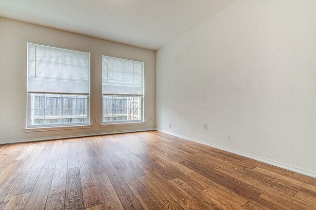 Building Photo - 1004 Old Mill Rd