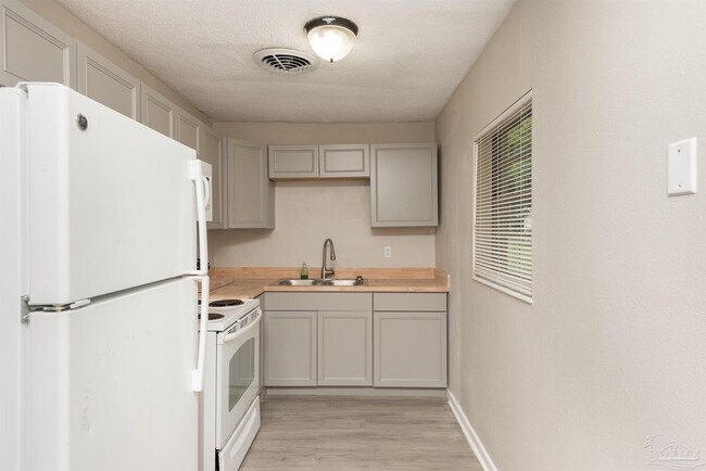 Foto del edificio - 6404 Dunbar Rd