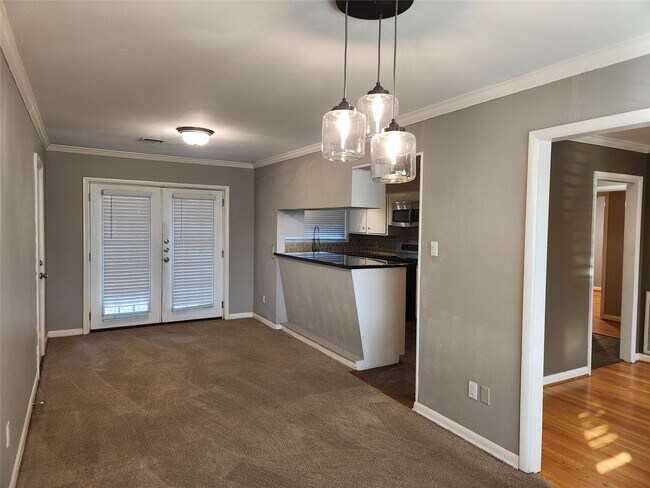 Building Photo - 6418 Woodbrook Ln