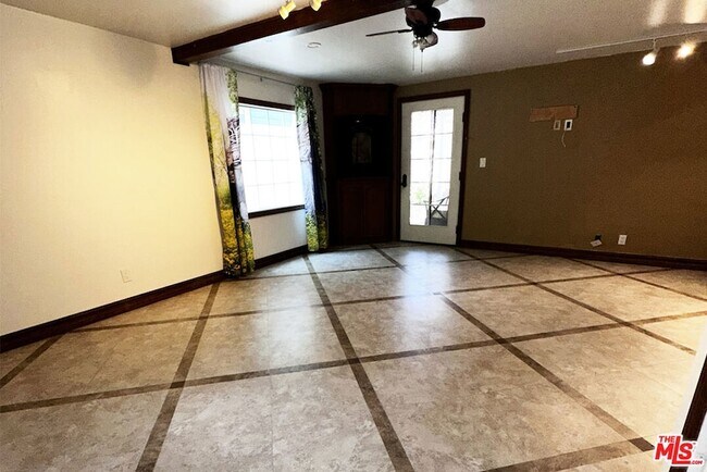 Foto del edificio - 3325 Harbor Blvd