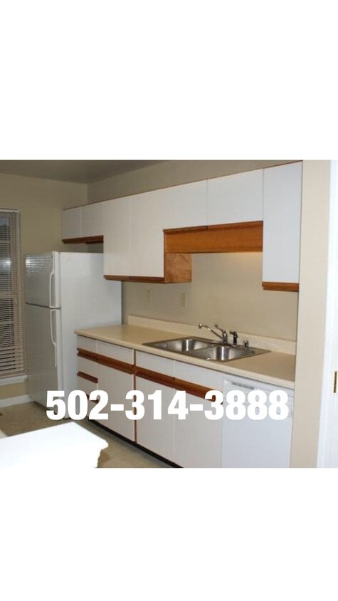 Kitchen - 2060 Leland Dr
