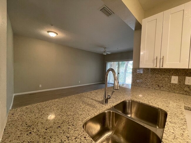 Building Photo - 1165 Golden Lakes Blvd