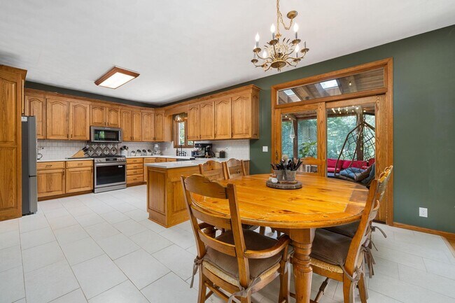 Foto del edificio - House in Washington IL, 4 bedrooms / 3.5 baths and 3 car attached garage