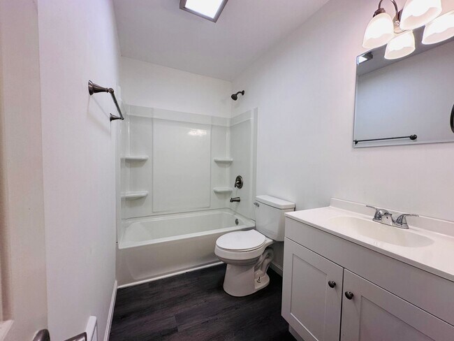Foto del edificio - 1605 Lark Ln