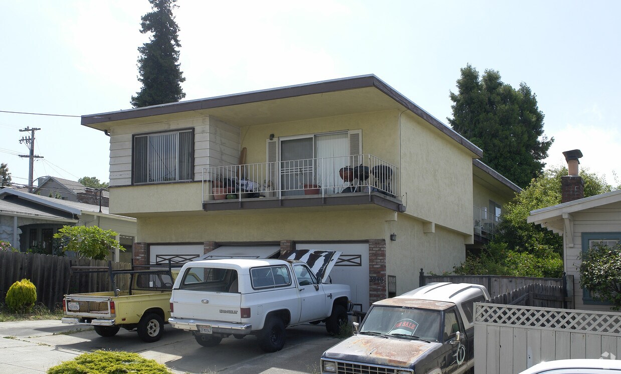 Building Photo - 3940 Midvale Ave