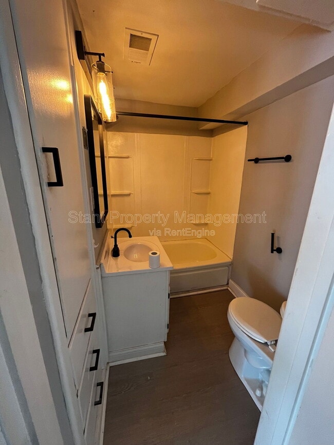 Building Photo - 20 W Park St