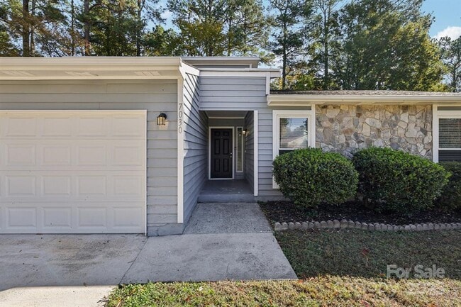 Foto del edificio - 7030 Huntsmaster Dr