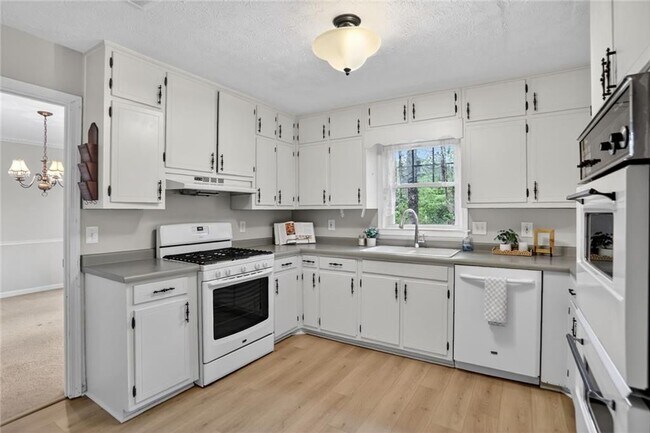 Building Photo - 4624 Mountain Creek Dr
