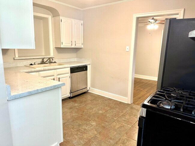 Foto del edificio - 961 Little John Rd