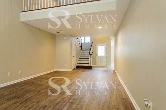 Building Photo - Your dream home awaits