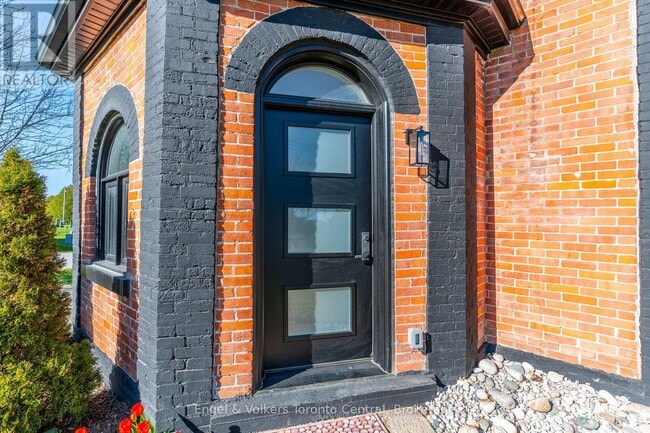 Building Photo - 57 Crawford St