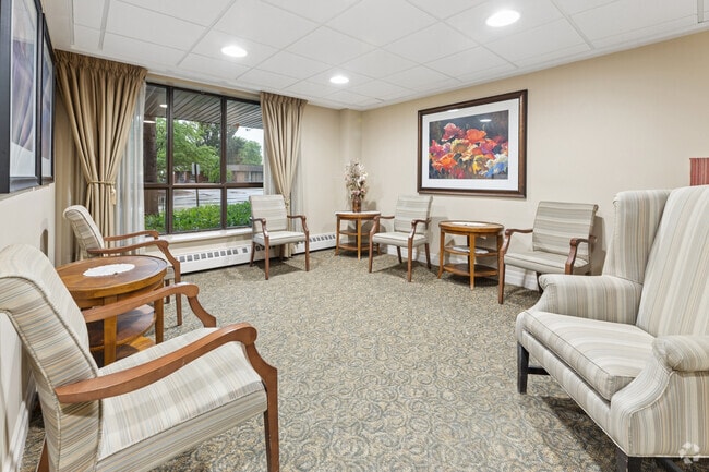 Lobby - 405 Park Road North