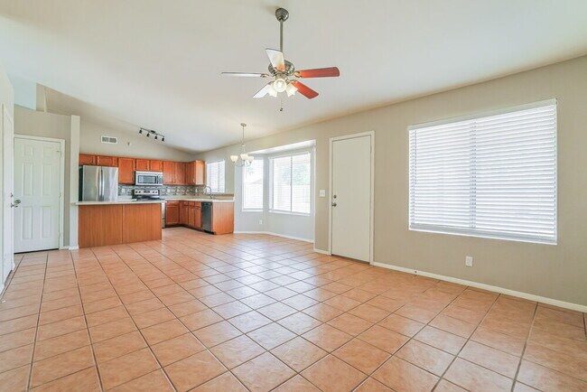 Foto del edificio - 13311 E Butler St
