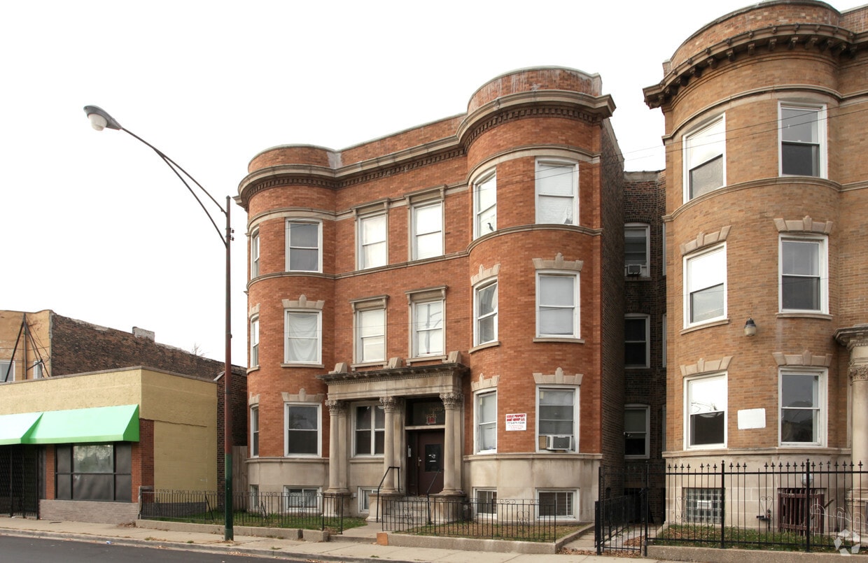 Building Photo - 3656-3658 S Indiana Ave