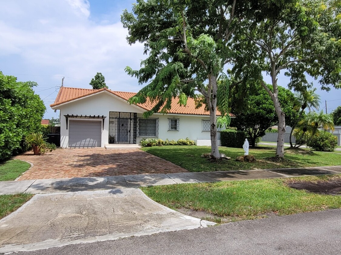 Foto principal - 8001 SW 36th Ter