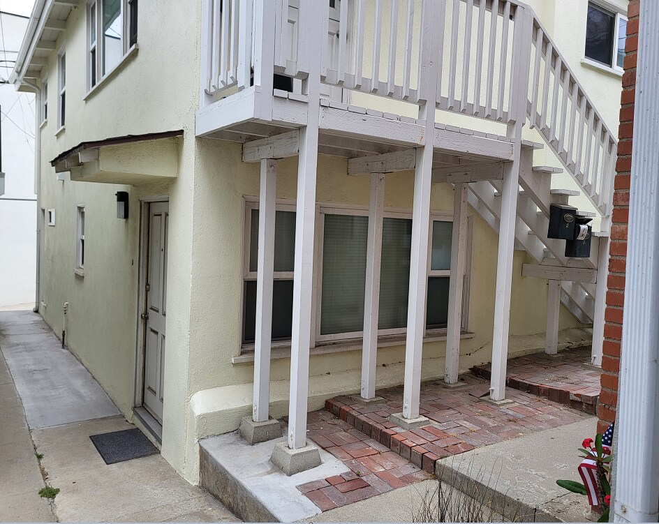 221 11th Pl Unit B, Manhattan Beach, CA 90266 Apartments in Manhattan