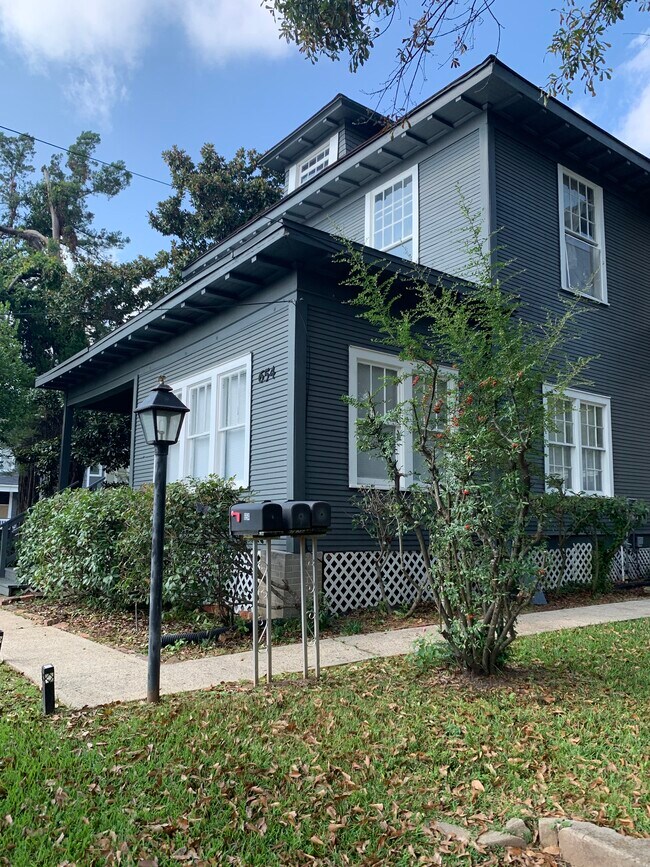 Frente - 654 Jordan St
