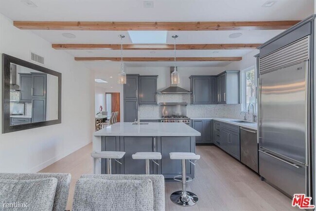Building Photo - 3 br, 3.5 bath House - 6706 Drexel Ave