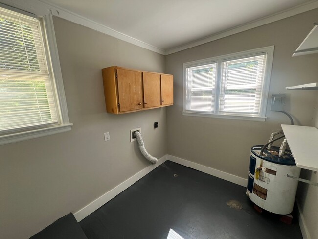 Foto del edificio - Introducing a charming 2-bedroom, 1-bathro...