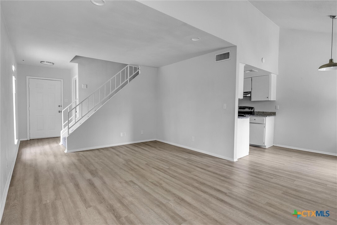 Foto principal - 2410 Patrick Henry St