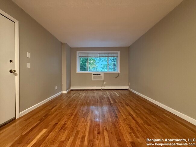 Foto del edificio - 232 Parker Hill Ave