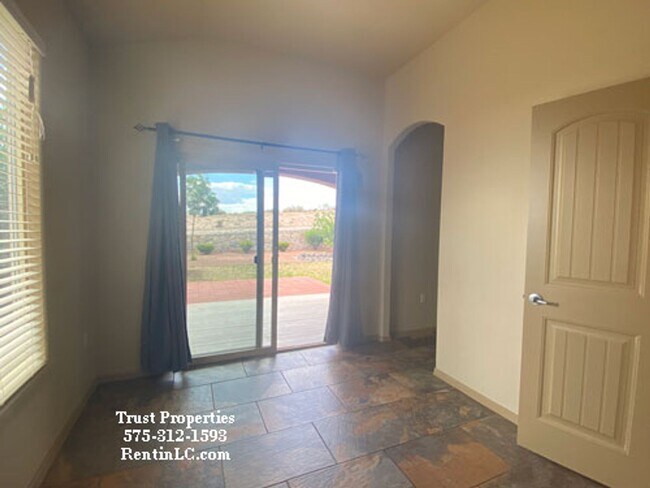 Foto del edificio - 4725 Rimrock Dr