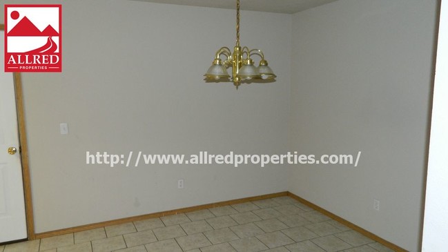 Building Photo - Large Duplex Available Now