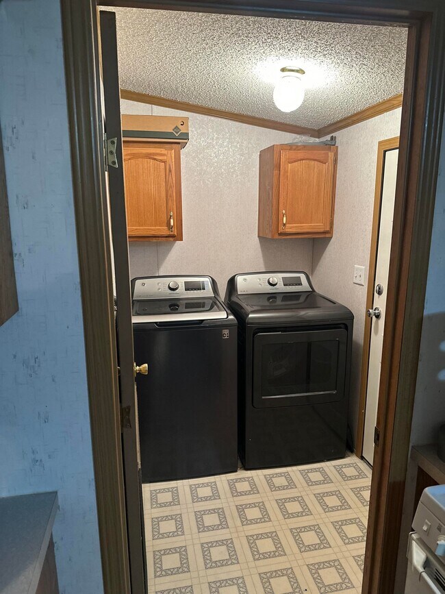 Building Photo - 800 Lang Farm Rd