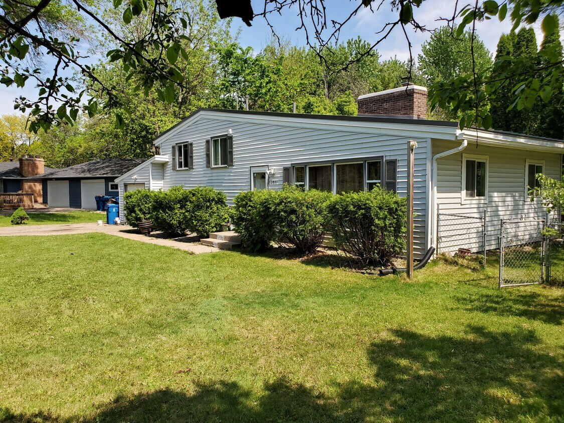 Primary Photo - 2801 W 112th St
