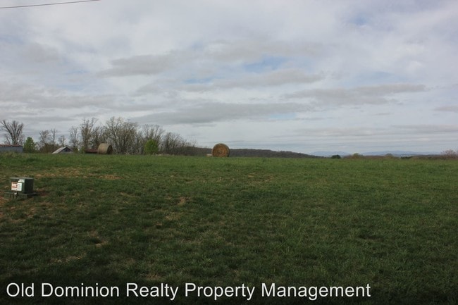 Building Photo - 807 Carson Cir