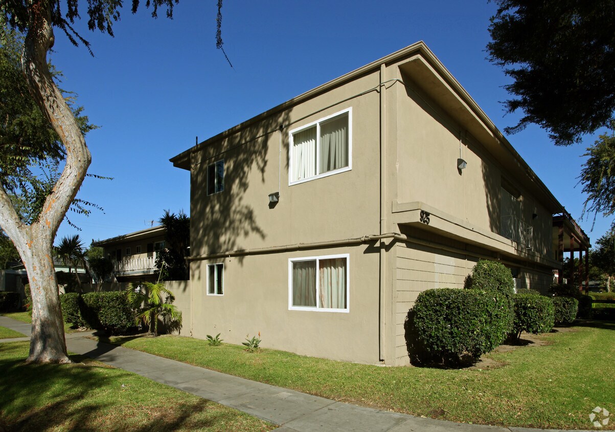 Primary Photo - 925 S. Arden Place