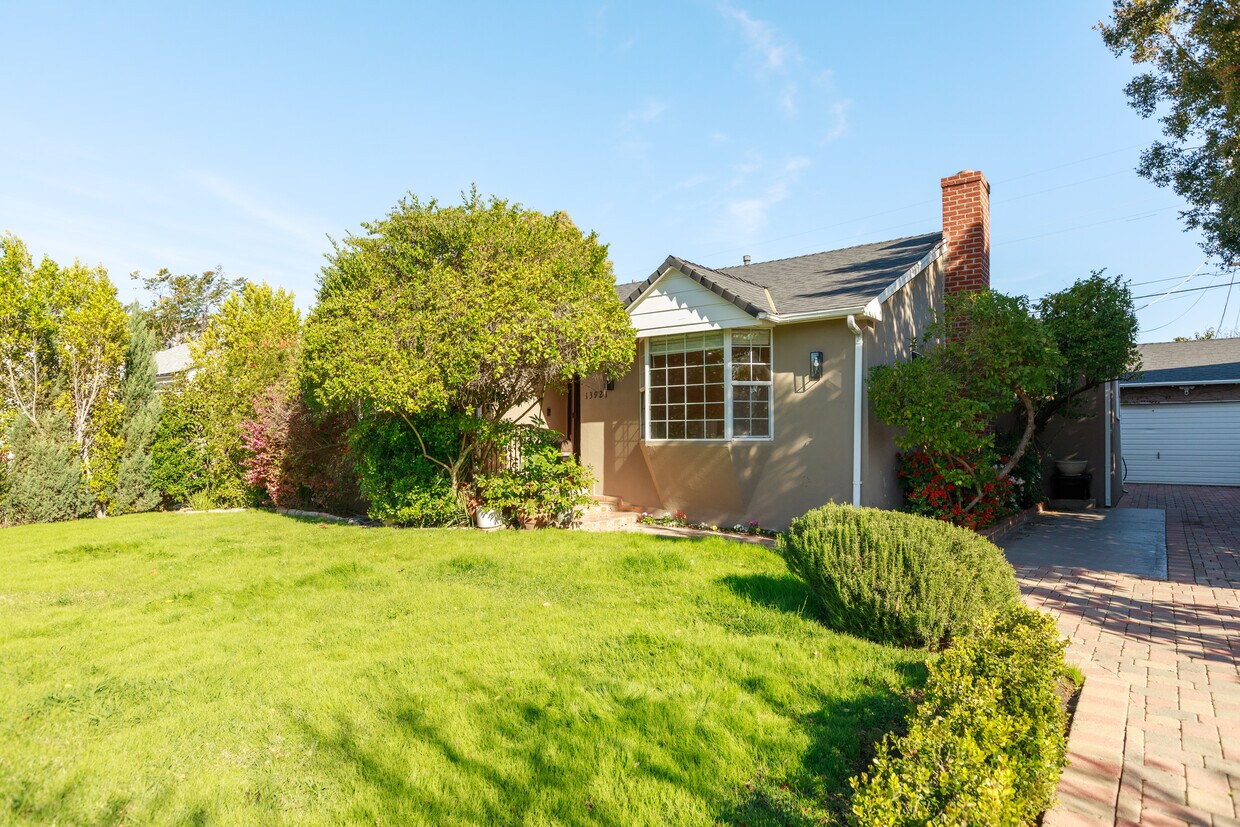 Foto principal - 13921 Hesby St