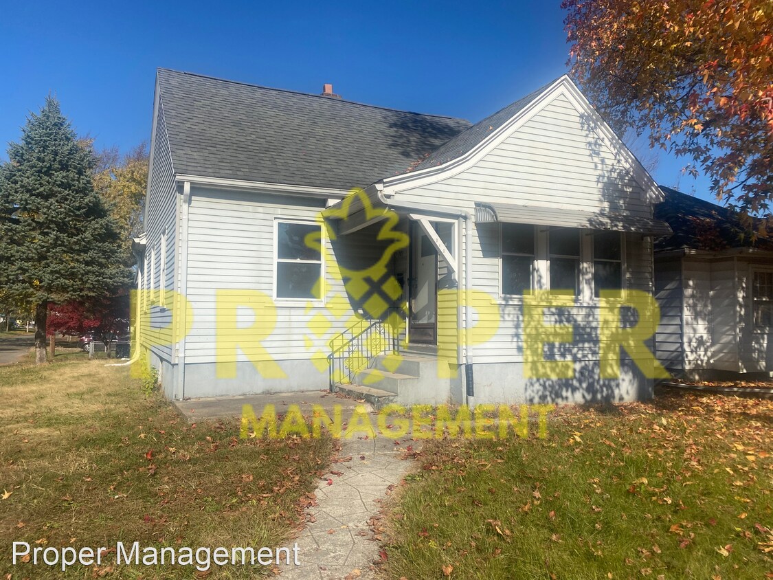 2 br, 1 bath House 301 E Siebenthaler Ave House Rental in Dayton