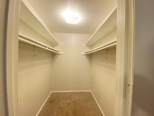 Foto del edificio - 1004 Allena Dr