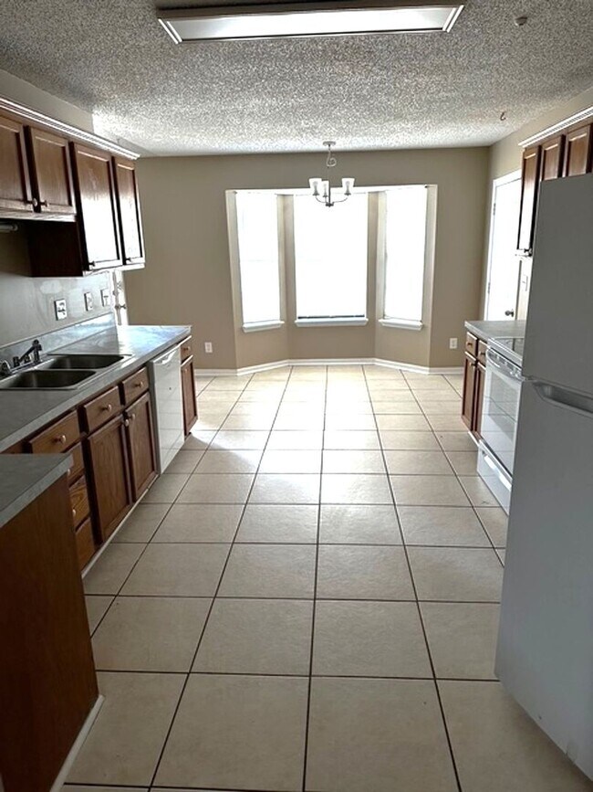 Foto del edificio - Cute 3/2 split bedroom floorplan