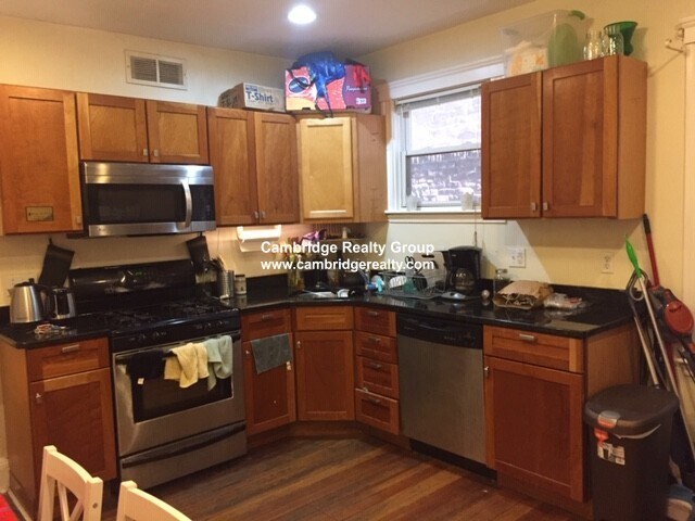 Primary Photo - 66 Dimick St