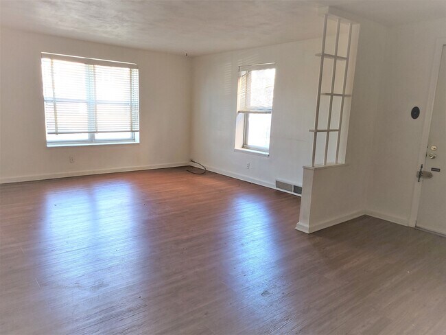Foto del edificio - 6944 Chippewa St