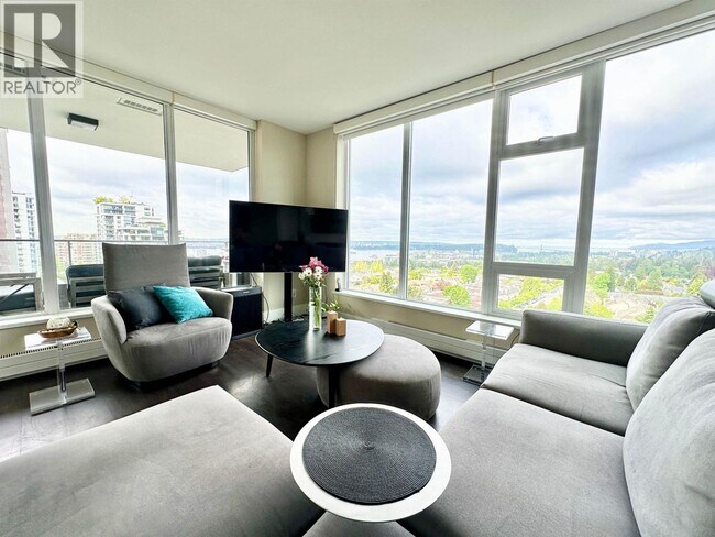 Photo du bâtiment - 150 15th St W