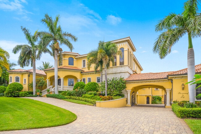 Building Photo - 1363 Oceanview Dr