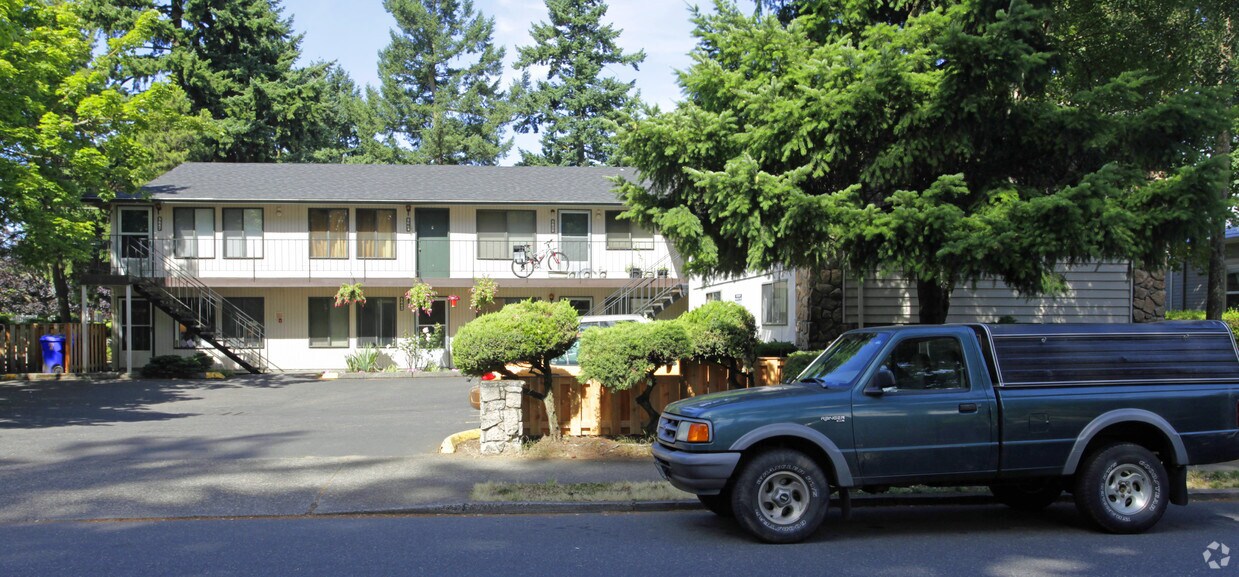 Building Photo - 5629-5647 SE 72nd Ave