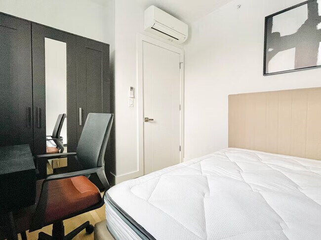 Foto del edificio - Furnished room/NOT APARTMENT