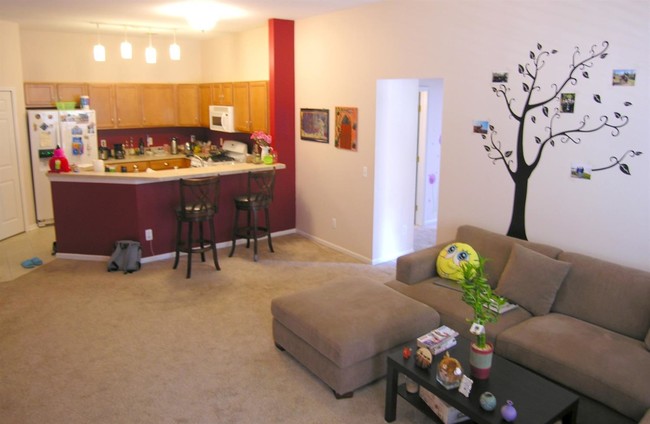 Building Photo - 2820 S Knightsbridge Cir