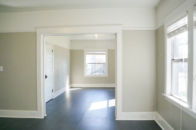 Building Photo - Move In Special! Chic Renovated 1-Bed w/ R...